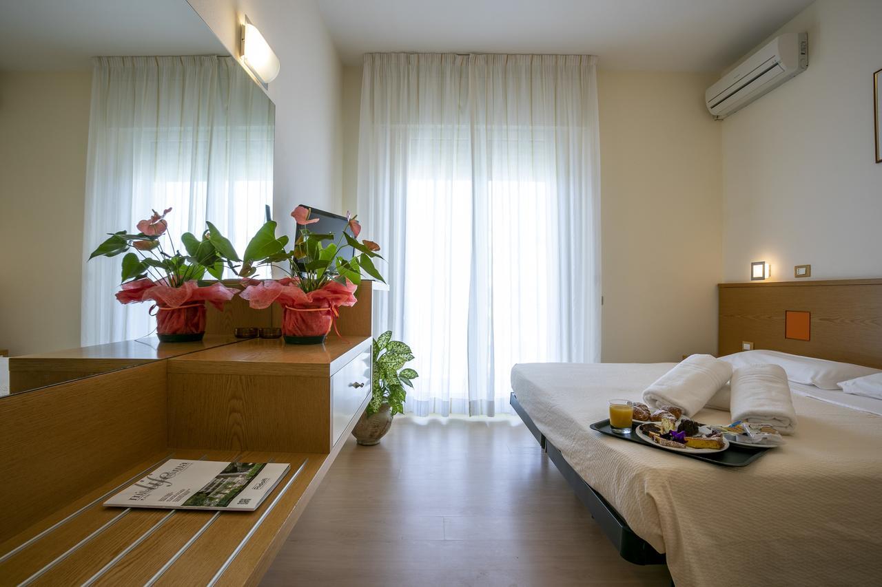 Hotel Ridolfi Milano Marittima Esterno foto
